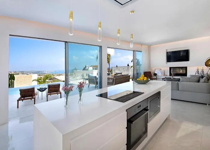 Villa Golden Shore *