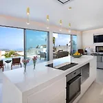 Villa Golden Shore *